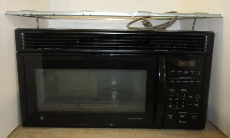 GE Spacemaker XL-1400 Microwave