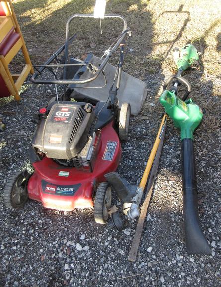 leaf blower and weed wacker