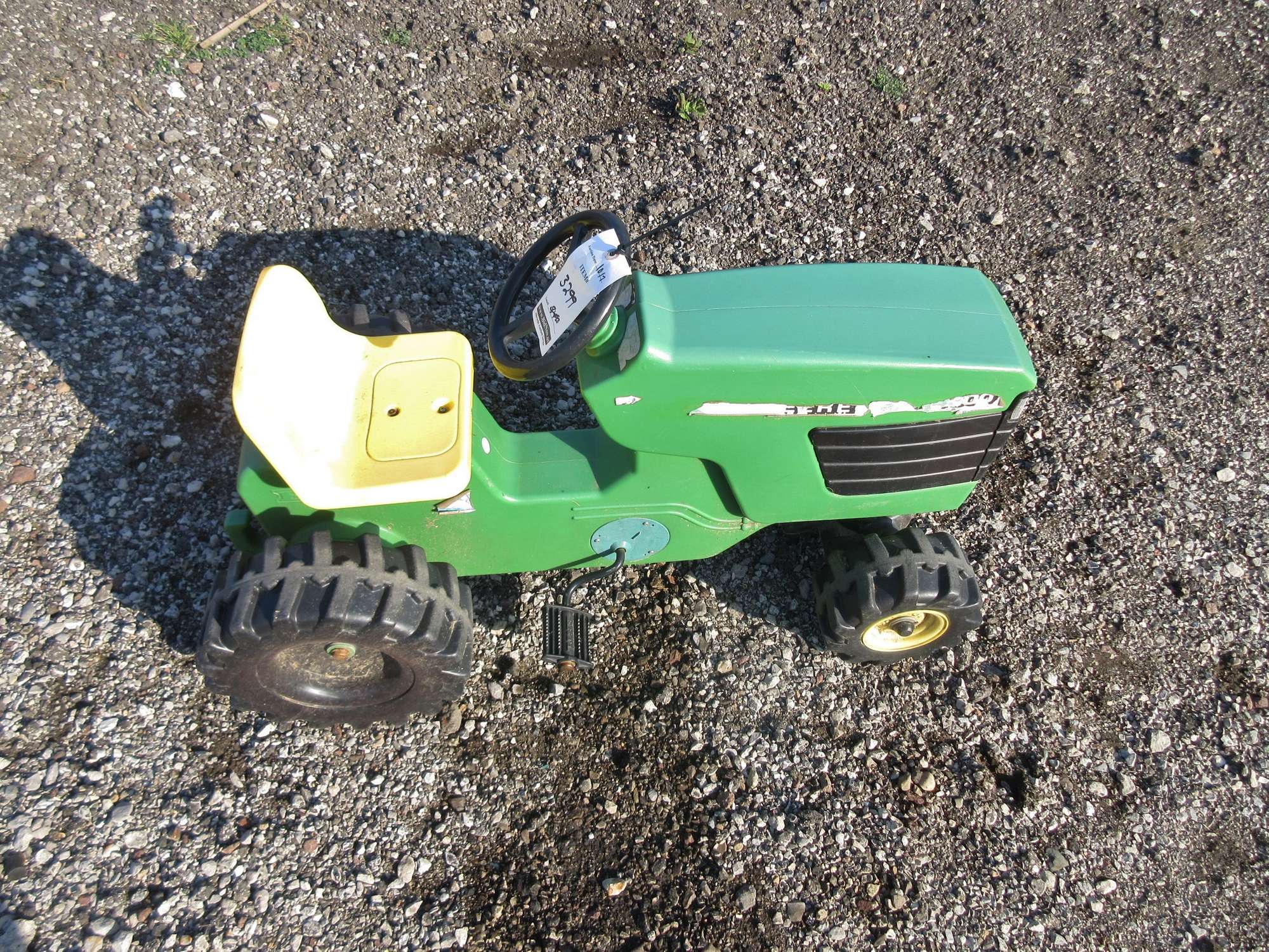 Albrecht Auctions Plastic John Deere Pedal Tractor