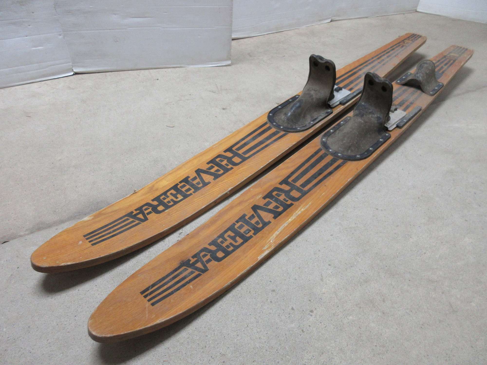 Albrecht Auctions Wooden Riviera Water Skis