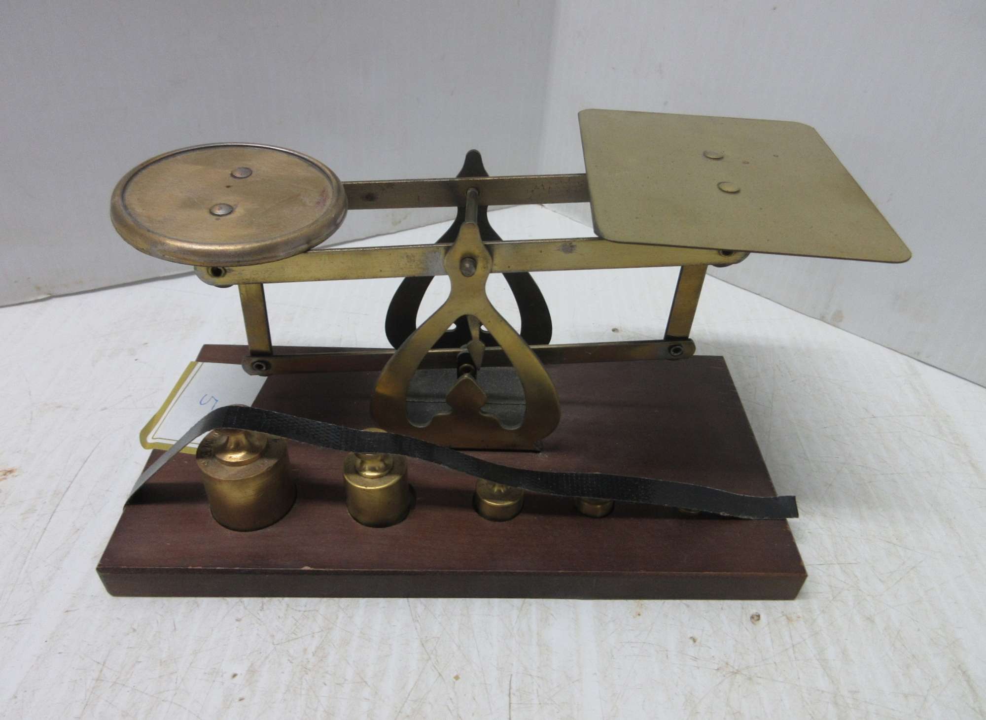 Albrecht Auctions | English Postal Scale with (5) Weights