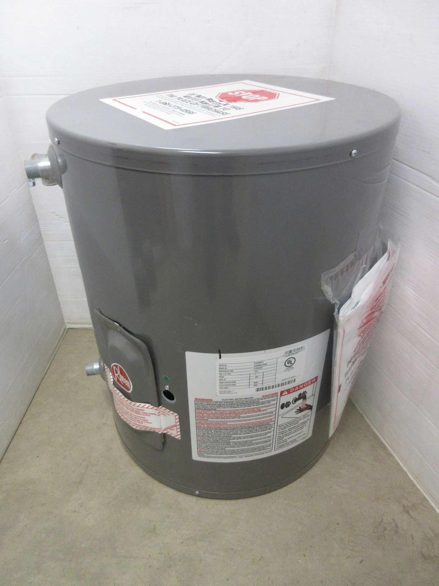 Albrecht Auctions | 19.9-Gallon Electric Hot Water Heater