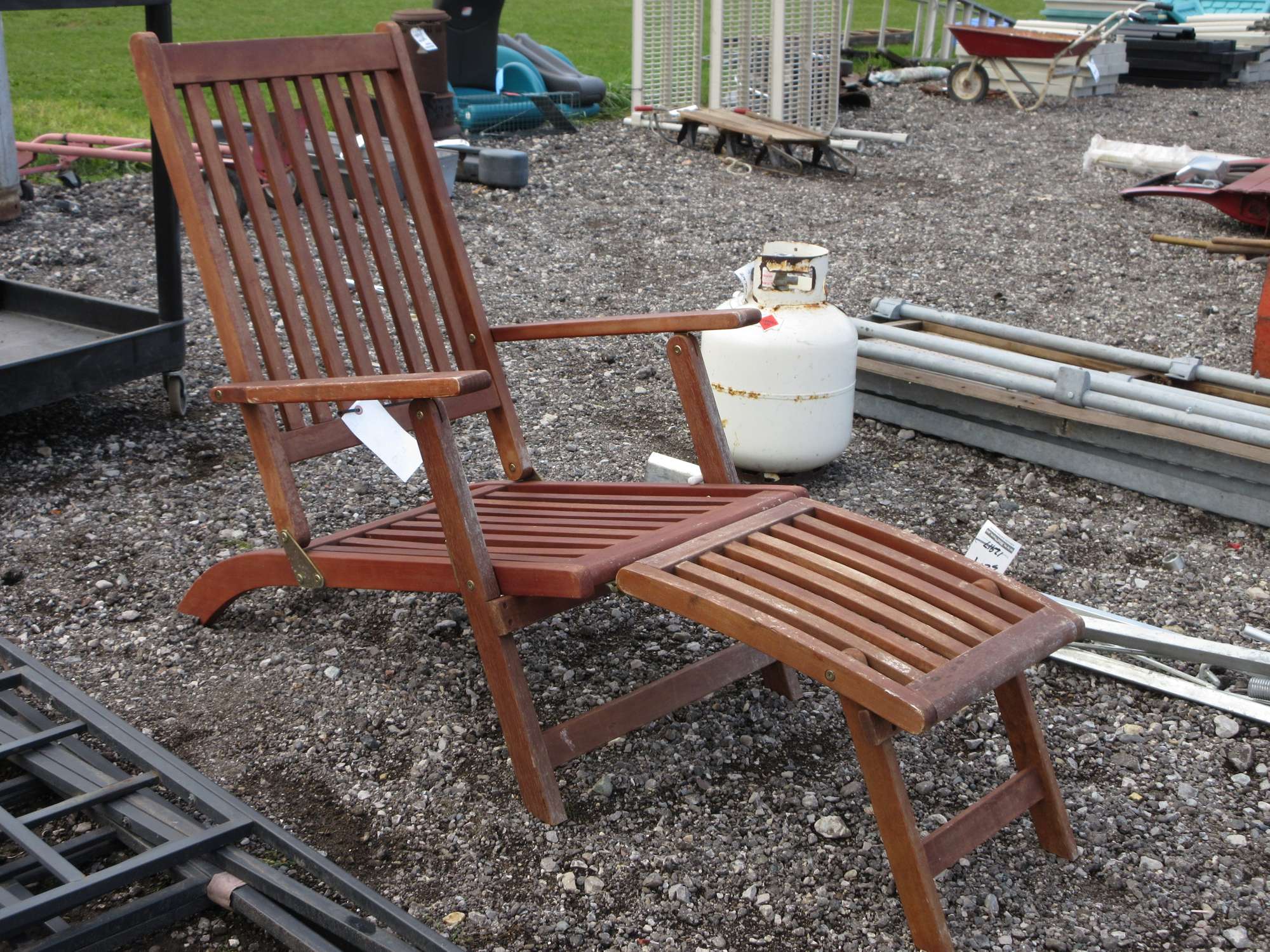 Albrecht Auctions Wood Sunbathing Chair