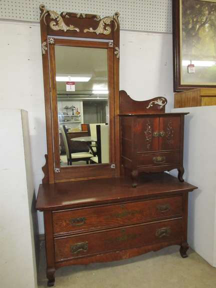 Albrecht Auctions Antique Gentleman S Top Hat Dresser Bachelors