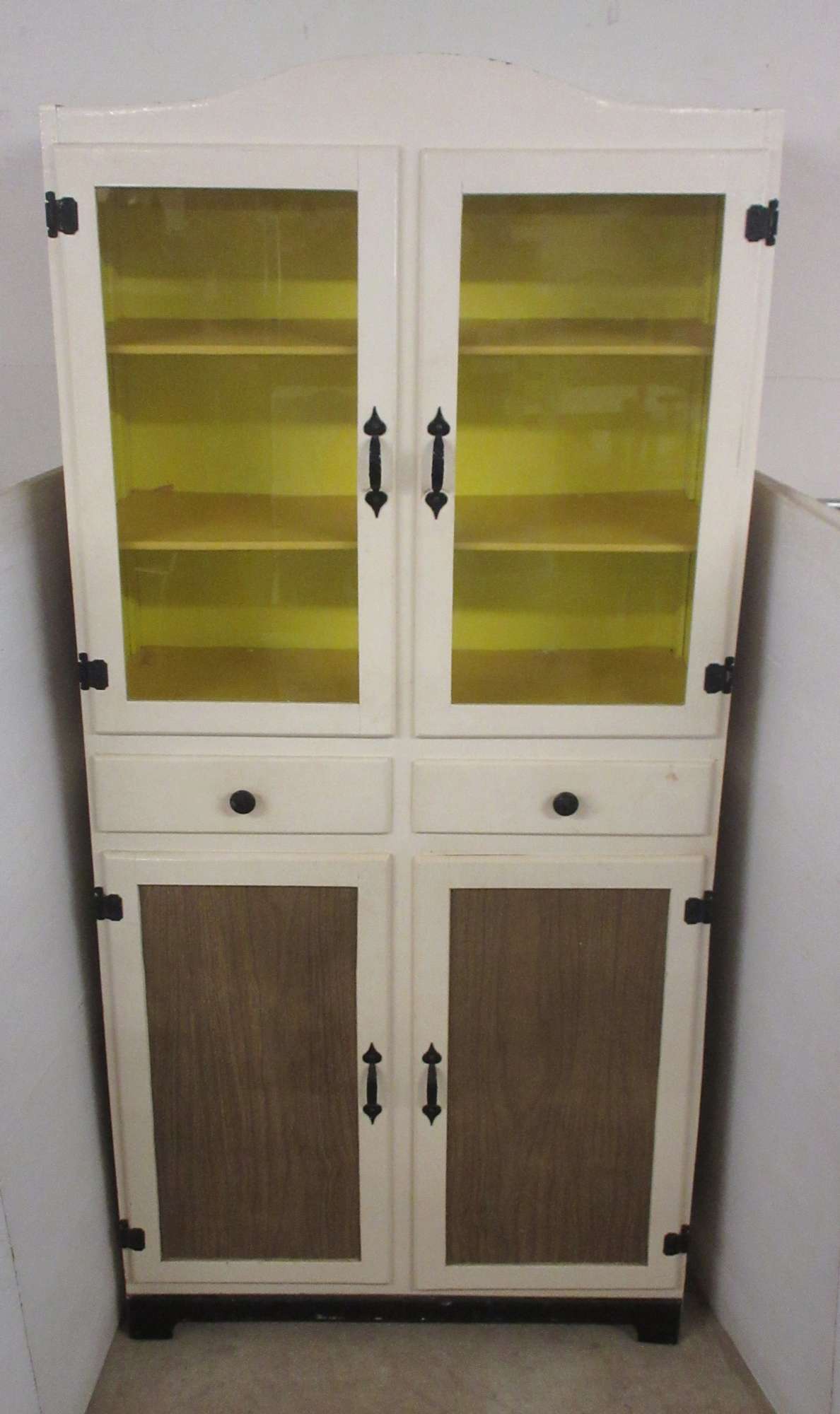 Albrecht Auctions | White Wooden Curio Cabinet