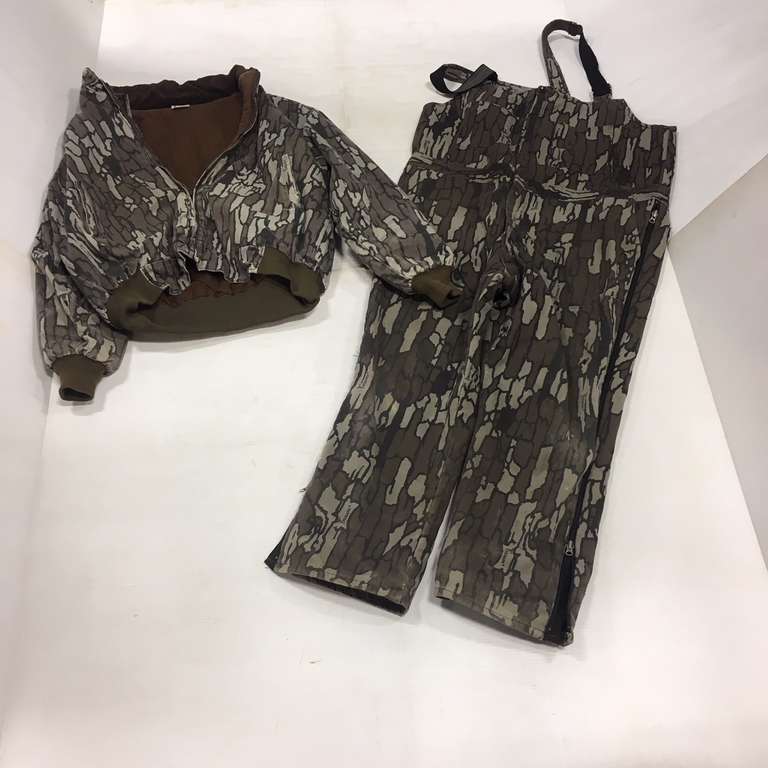 Mens Camo Winter Jacket with Matching Walls Blizzard Wear Overalls, Jacket is Size 3XL, Overalls are Size 2XL