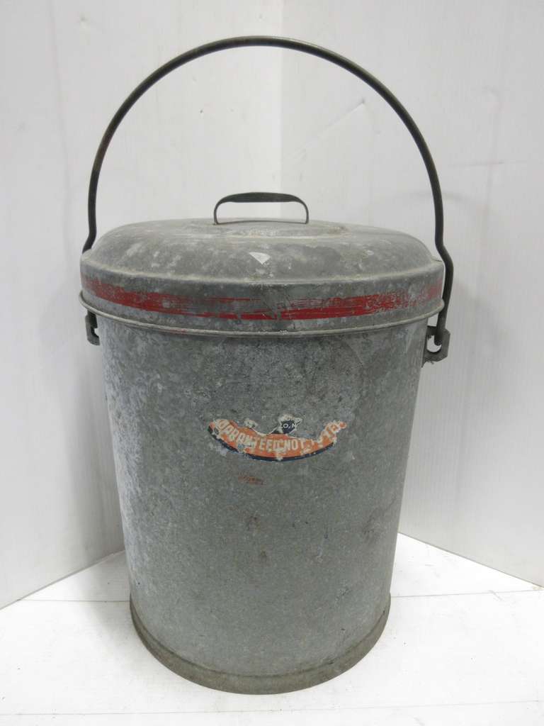 Locking Top Galvanized Can, Eight to 10-Gallon