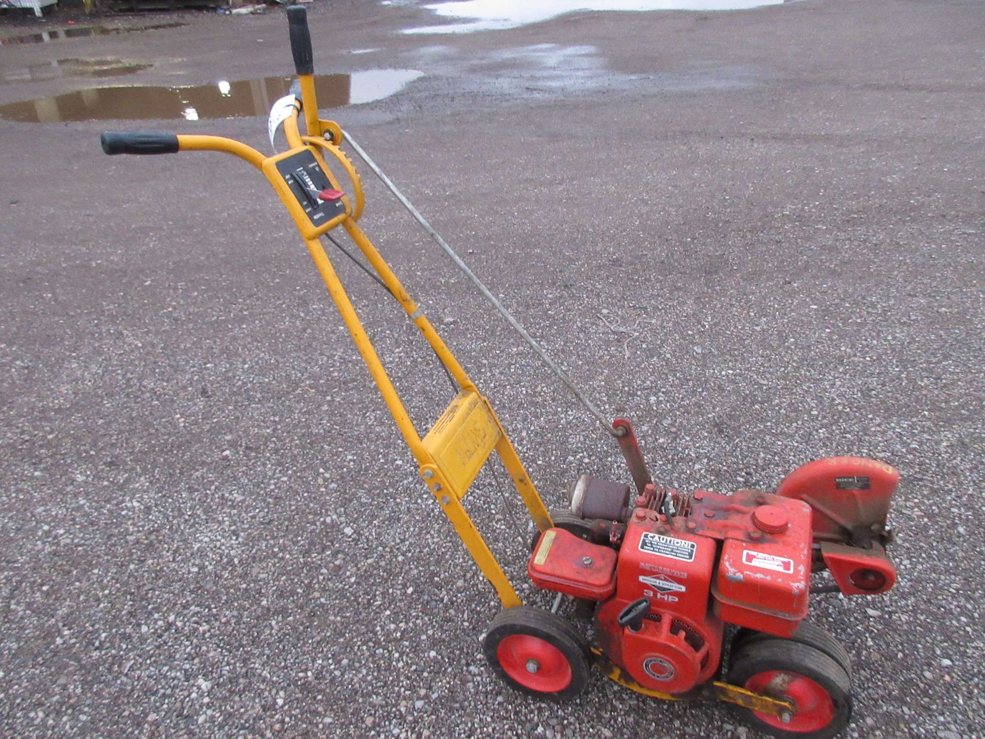 Albrecht Auctions McLane Sidewalk Edger, 3 HP