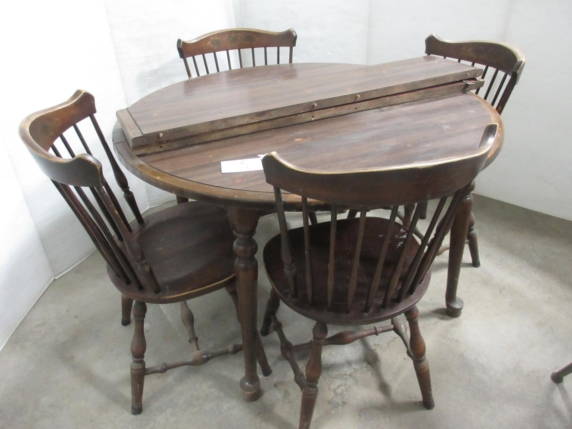 Albrecht Auctions Wood Table with 2 10 Leaves and 4 