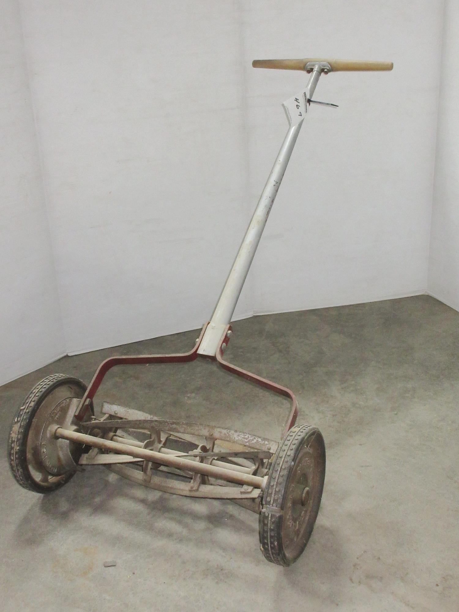 Albrecht Auctions 20" Antique Motorless Lawn Mower