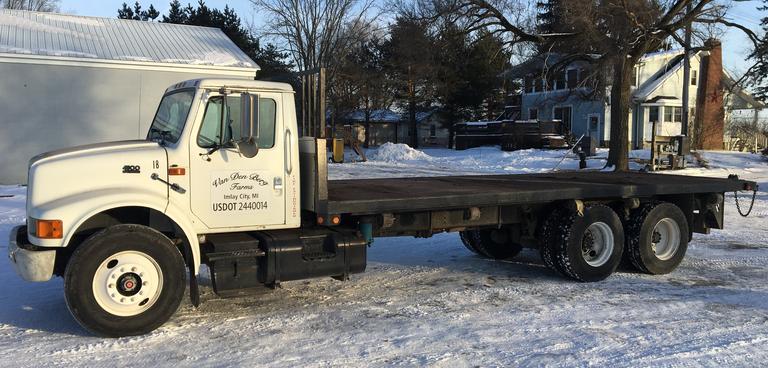 1999 International 4900 Flat Bed Truck, (414,000 Miles), DT 466 with 7-Speed Transmission, 24’ Steel Bed with Princeton Hook-Up, Clean and Clear Title, CN1187