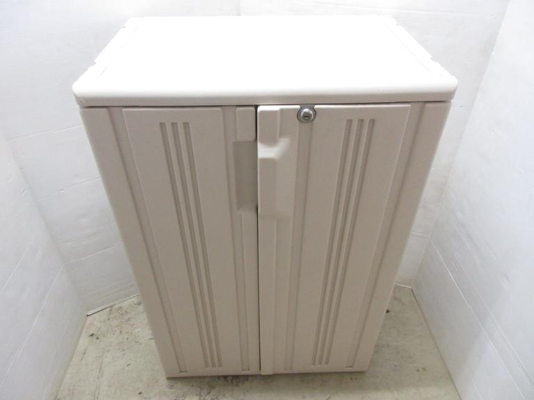 Albrecht Auctions Rubbermaid Storage Cabinet With Shelf Double