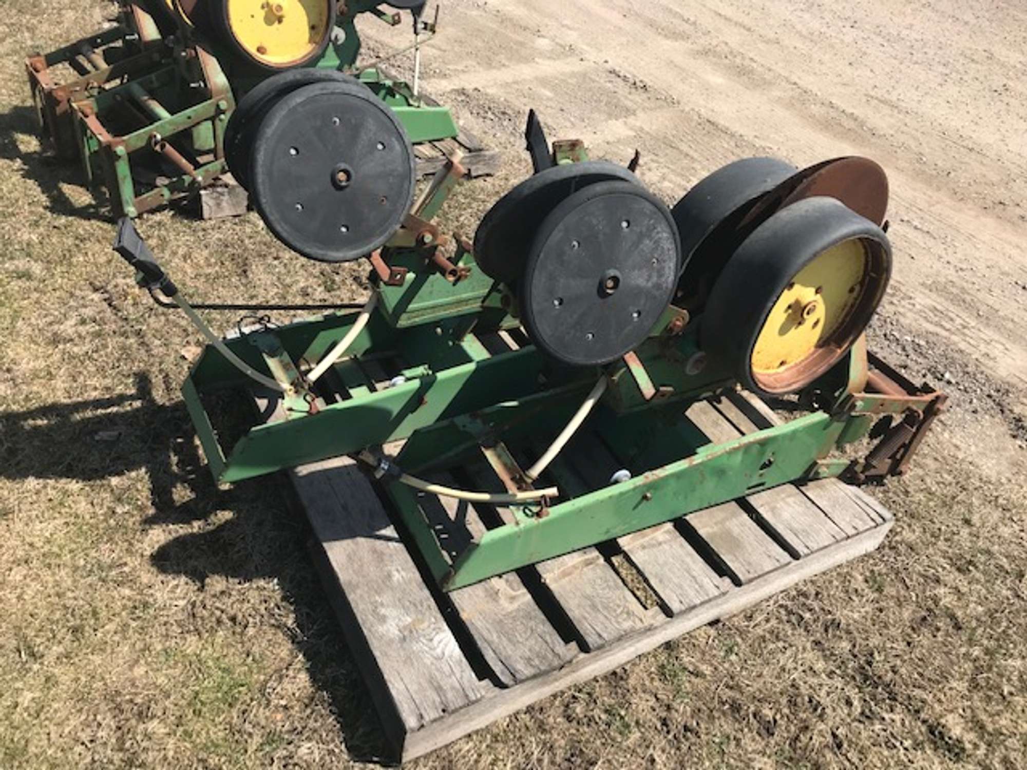 Albrecht Auctions (2)John Deere 7000 Planter Units, For