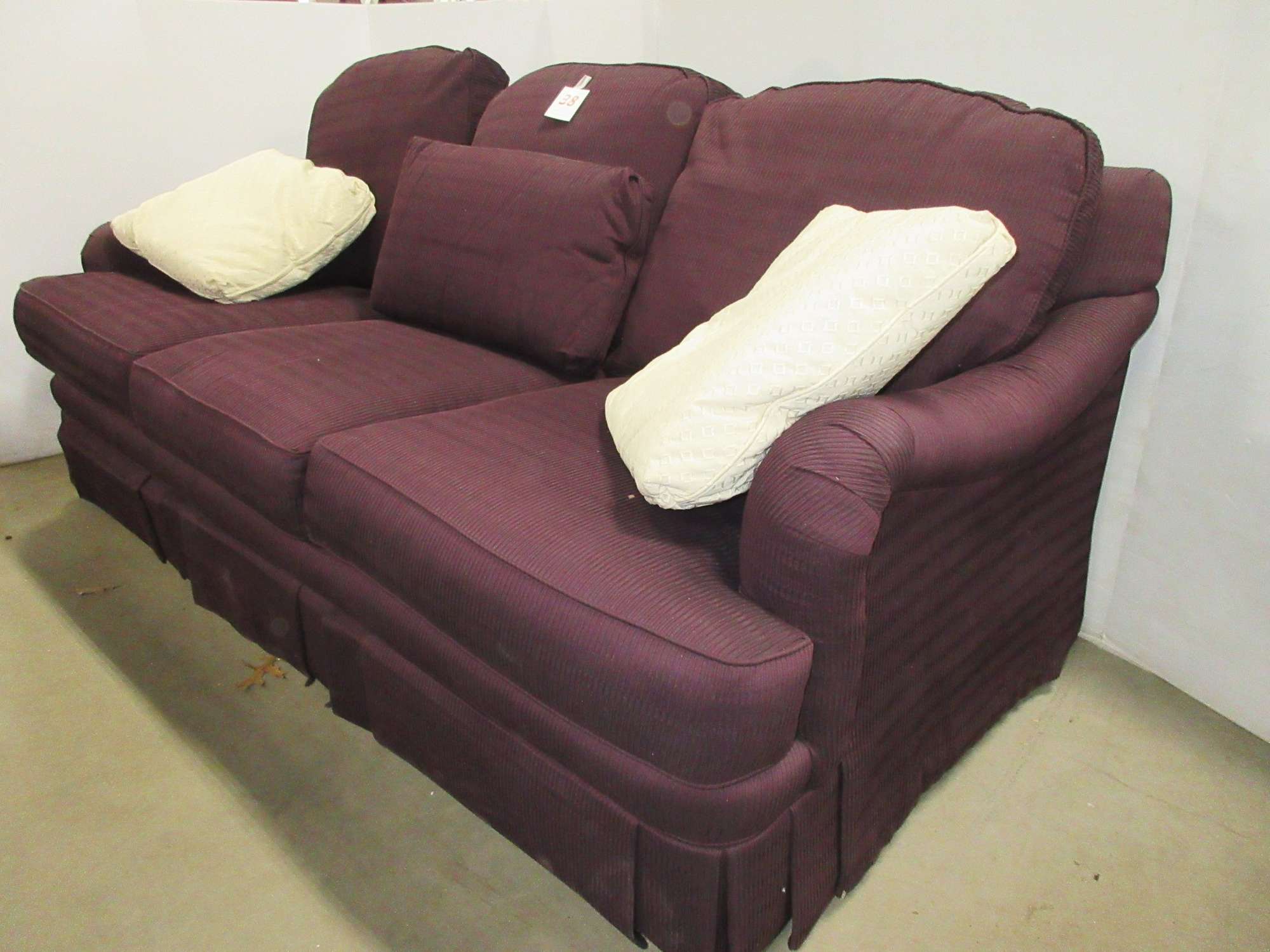 Albrecht Auctions Thomasville Couch