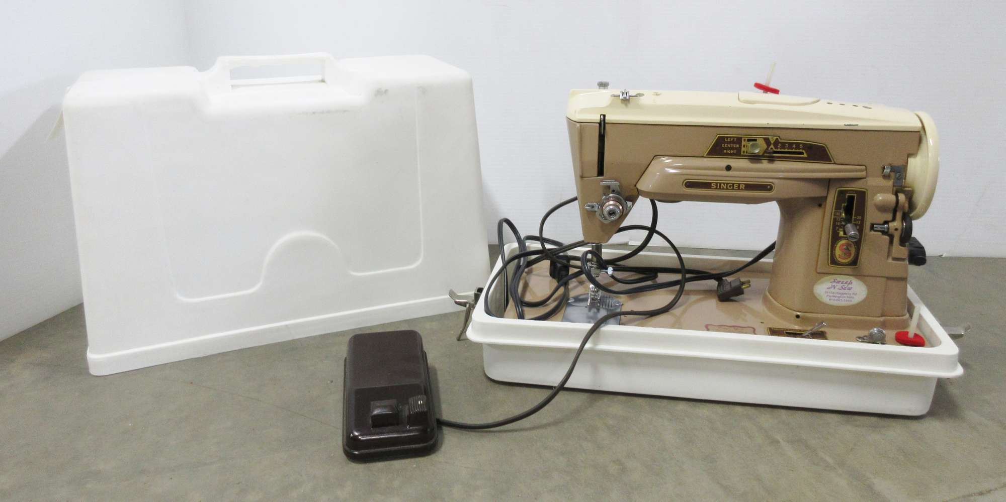 Albrecht Auctions Vintage 1958 Singer Sewing Machine, Model 403A