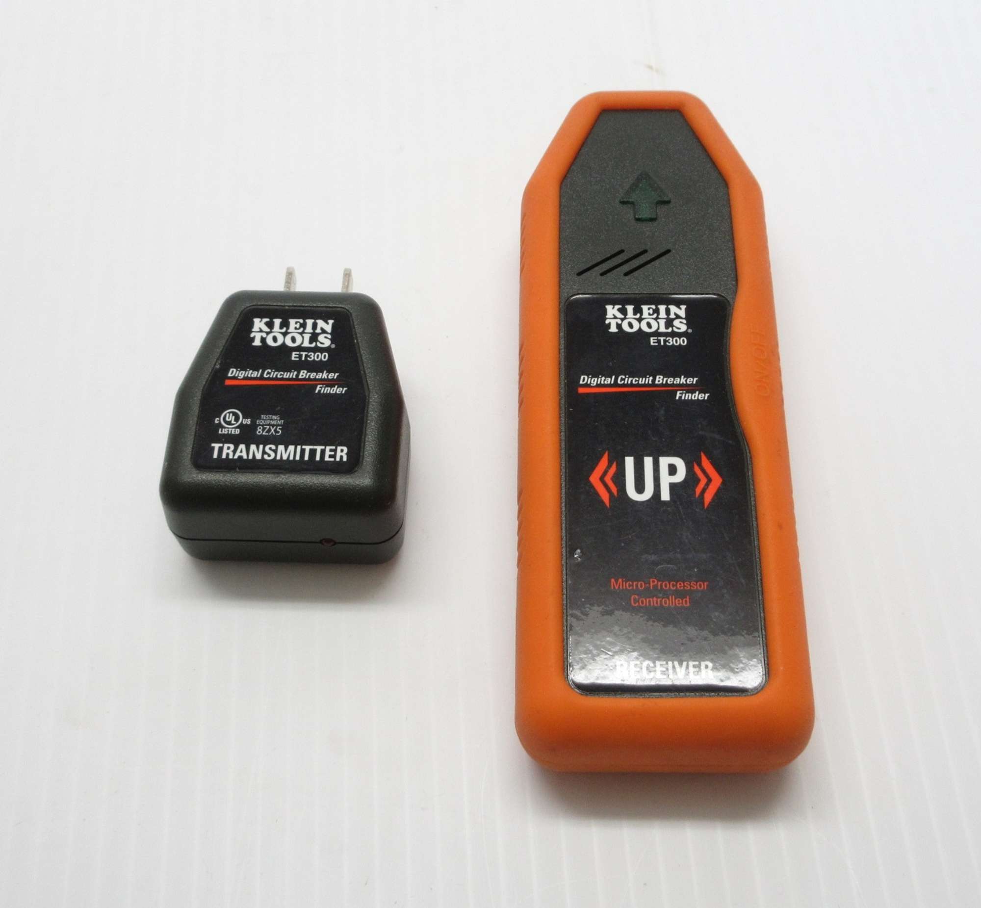 Albrecht Auctions | Klein Tools Digital Circuit Breaker/Finder with