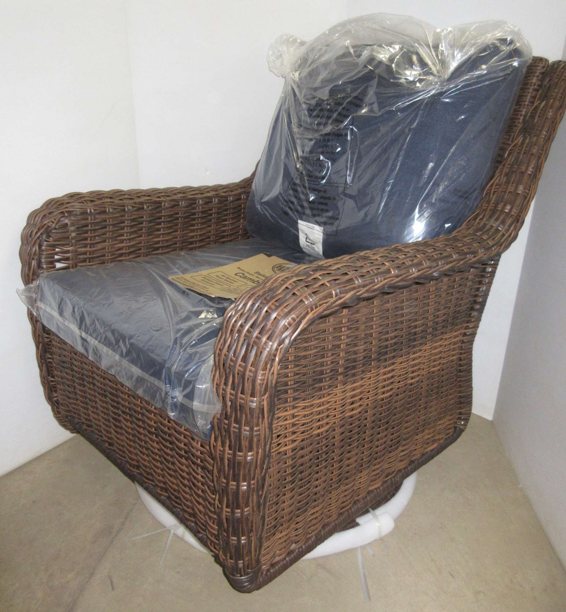 Albrecht Auctions | Hampton Bay Swivel Rocker Cambridge