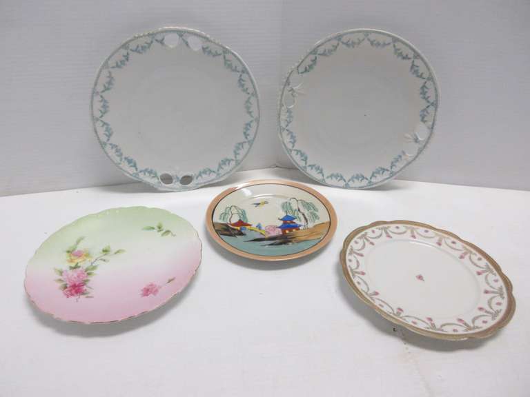 (5) Older Plates: 3- Various Luncheon, 2- Dinner with Same Pattern