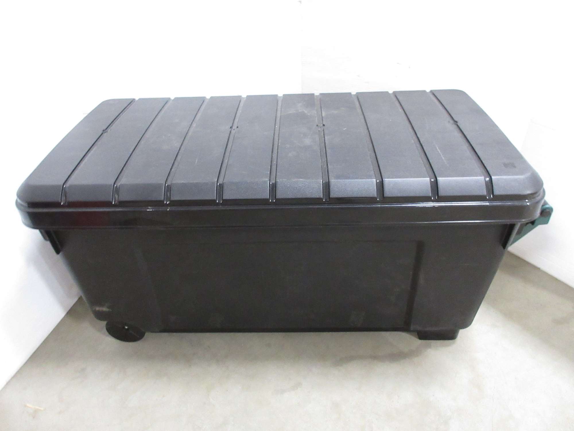 Albrecht Auctions Remington Heavy Duty Rolling Storage Trunk