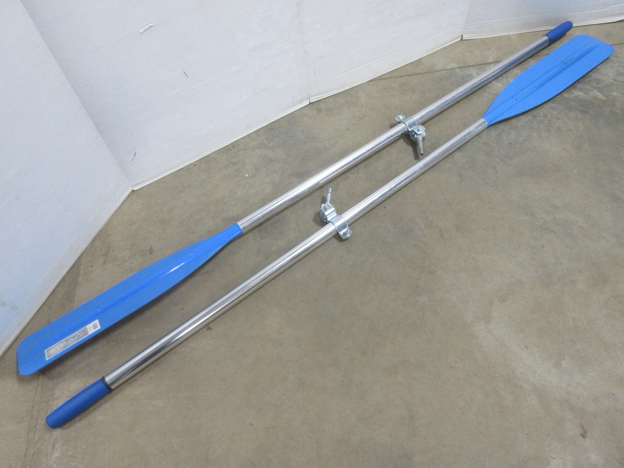 Albrecht Auctions Aluminum Oars with Oar Locks