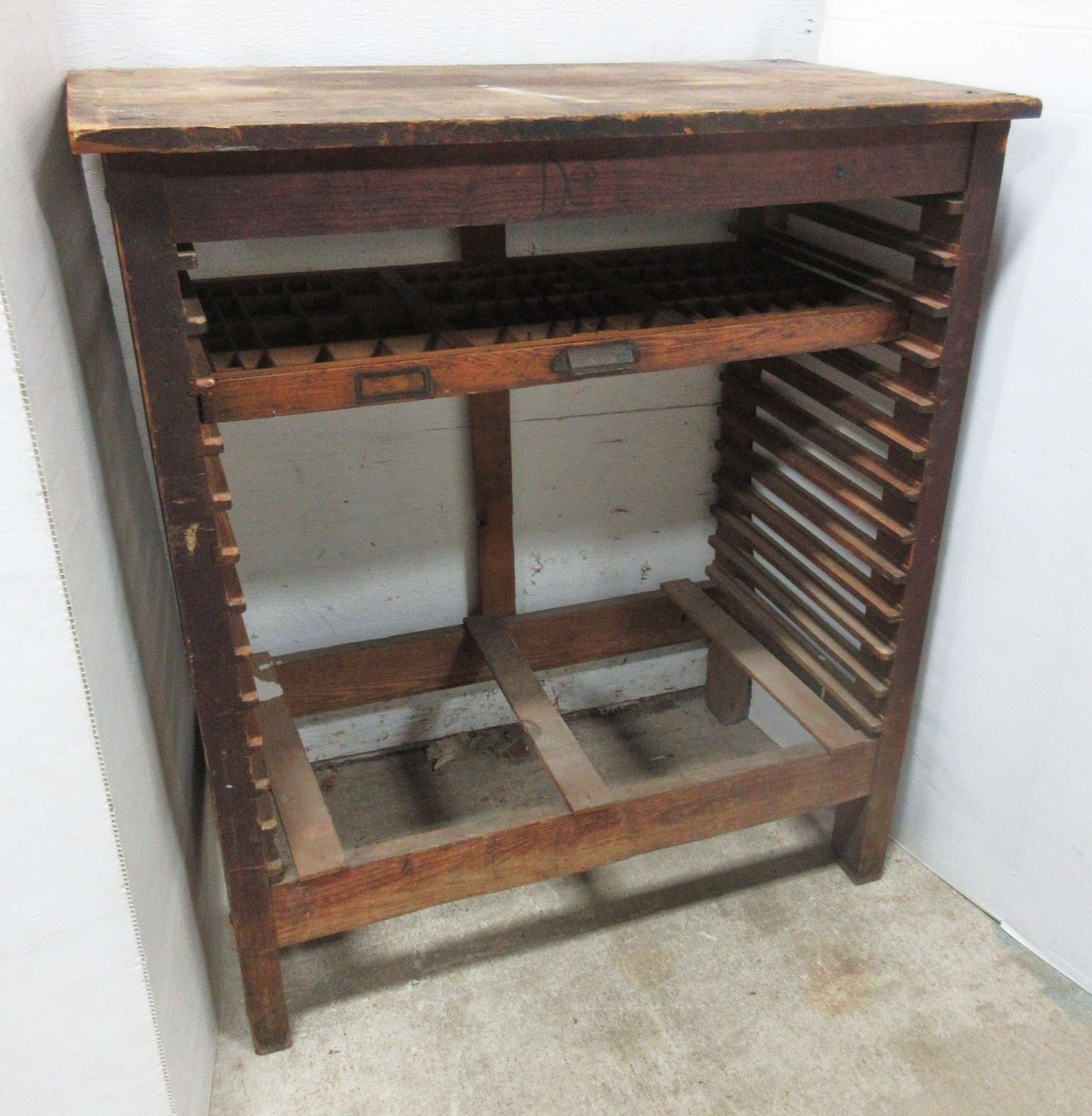 Albrecht Auctions Printer S Cabinet And Hamilton Mfg Co Type Tray