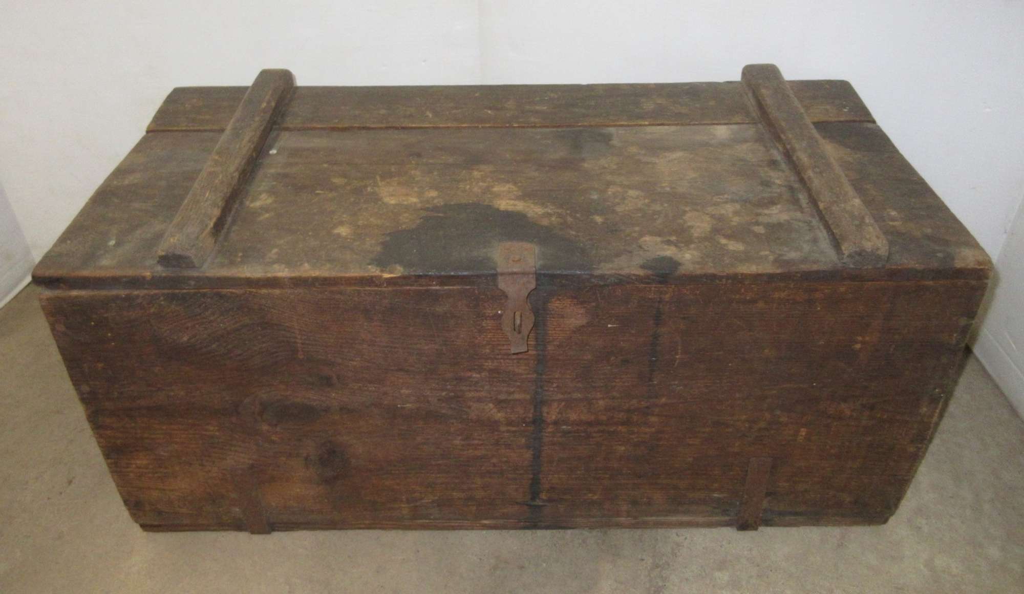 Albrecht Auctions Wood Box