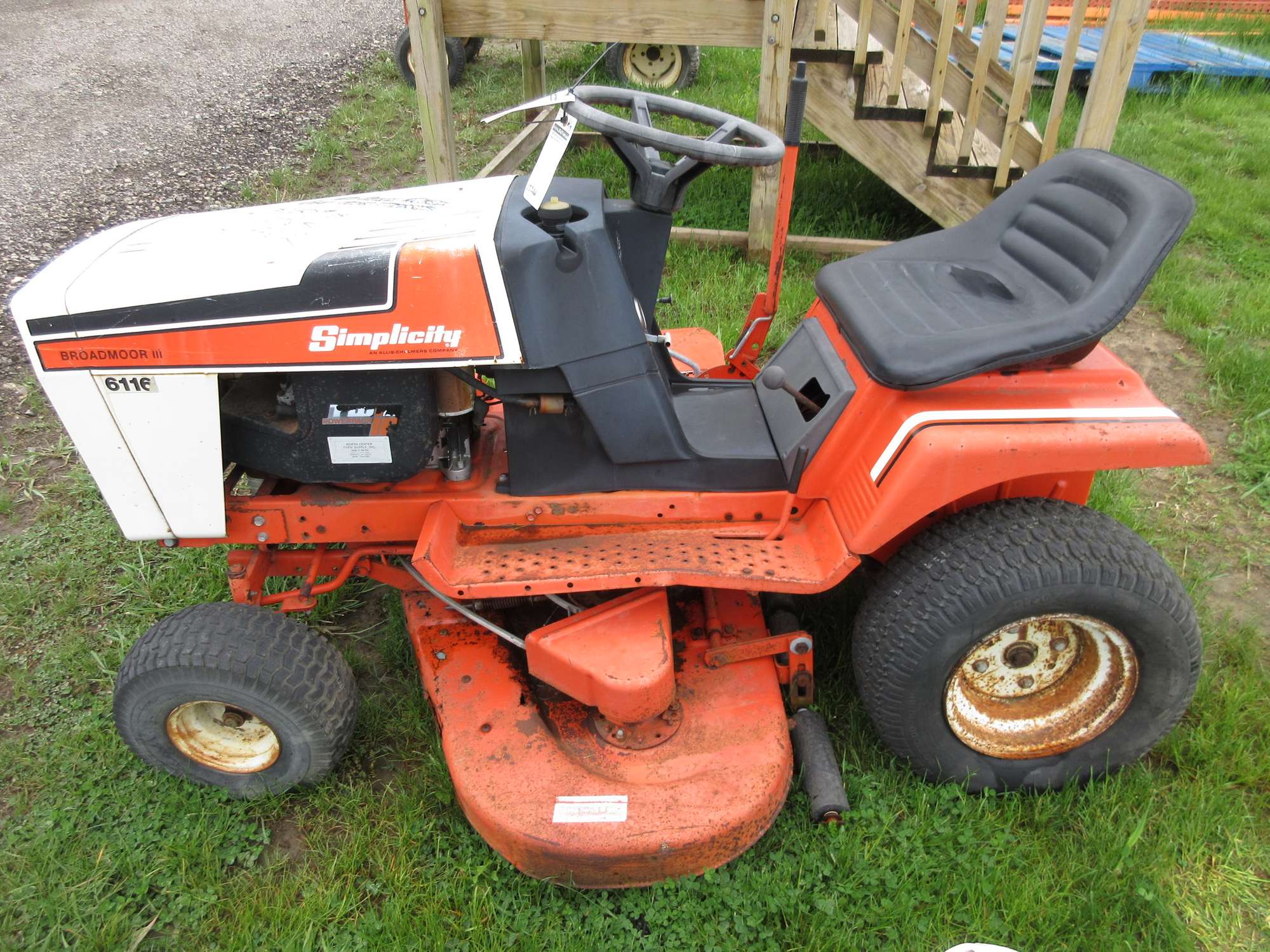 Albrecht Auctions Simplicity 6116 Broadmoor Iii 16 Hp With Belly Mower