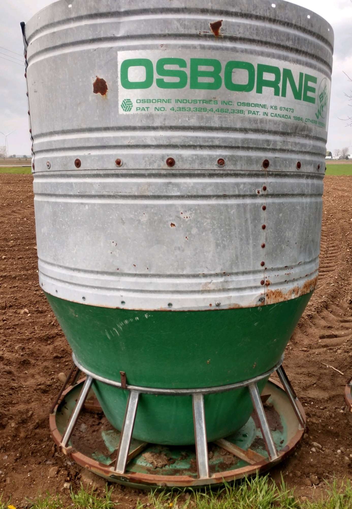 Albrecht Auctions Osborn Pig Feeder Feeder Holds 3000 Lbs But