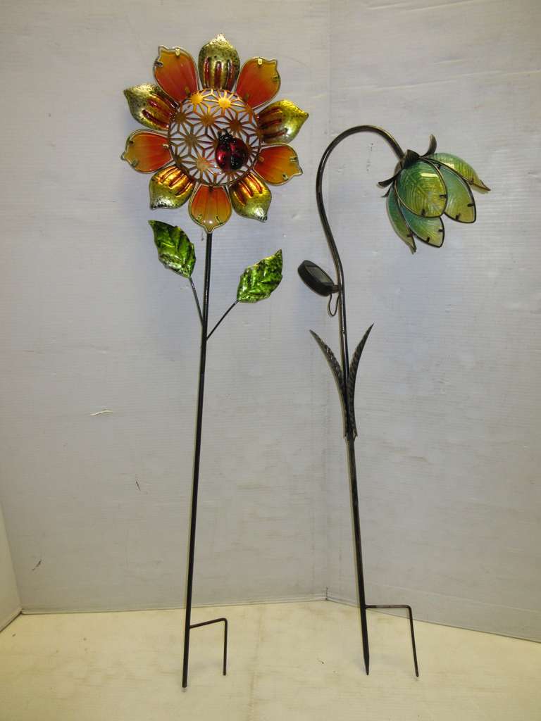 (2) Yard Art Decorations: 1- Tulip Solar Light, 1- Large Metal Sunflower