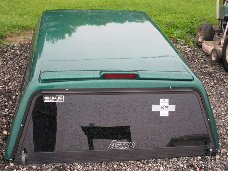 Astro CR 1800 Truck Topper from a 1999 Pickup