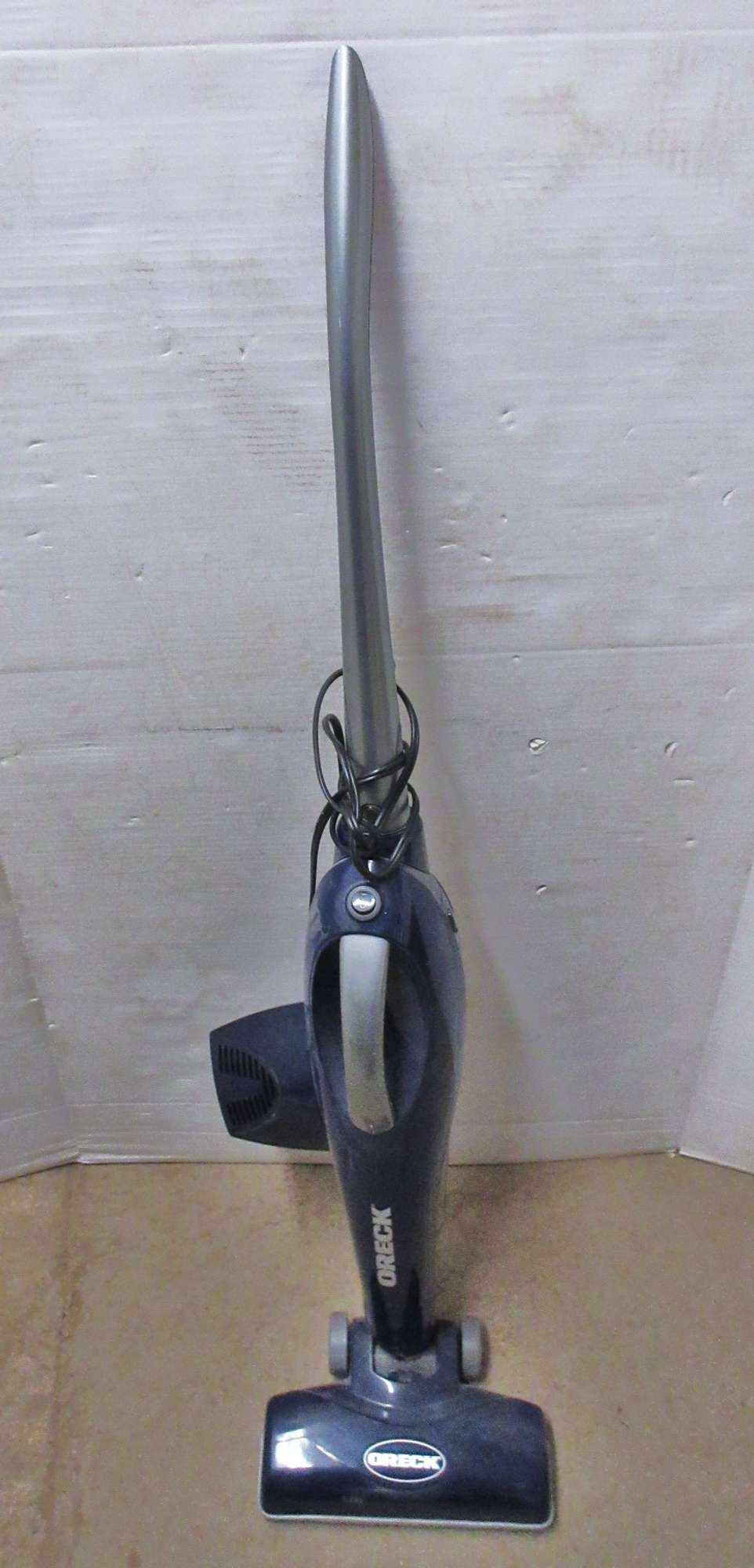 Albrecht Auctions Oreck Cordless Vacuum with Battery and Charger