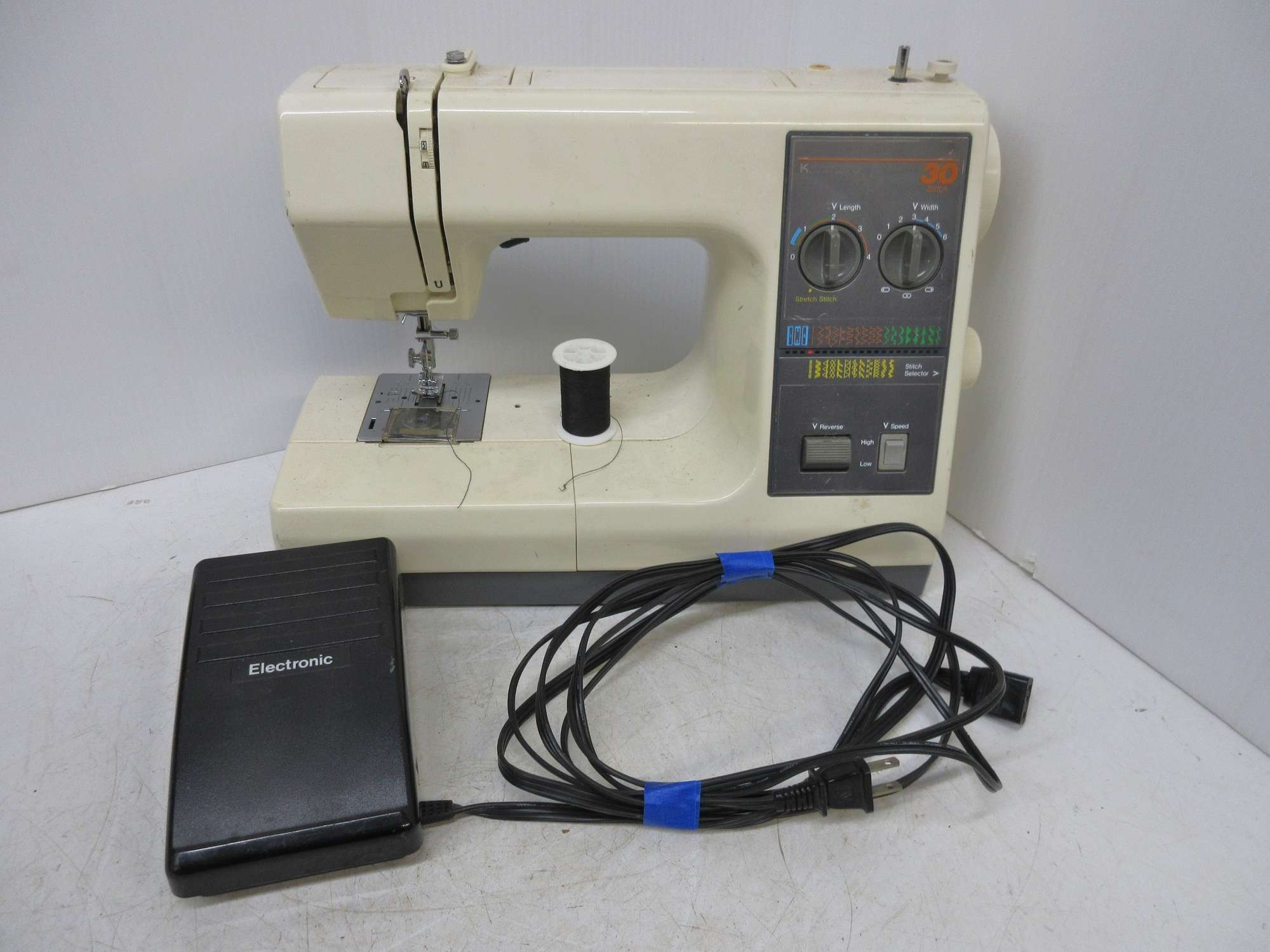 Albrecht Auctions | Sewing Machine