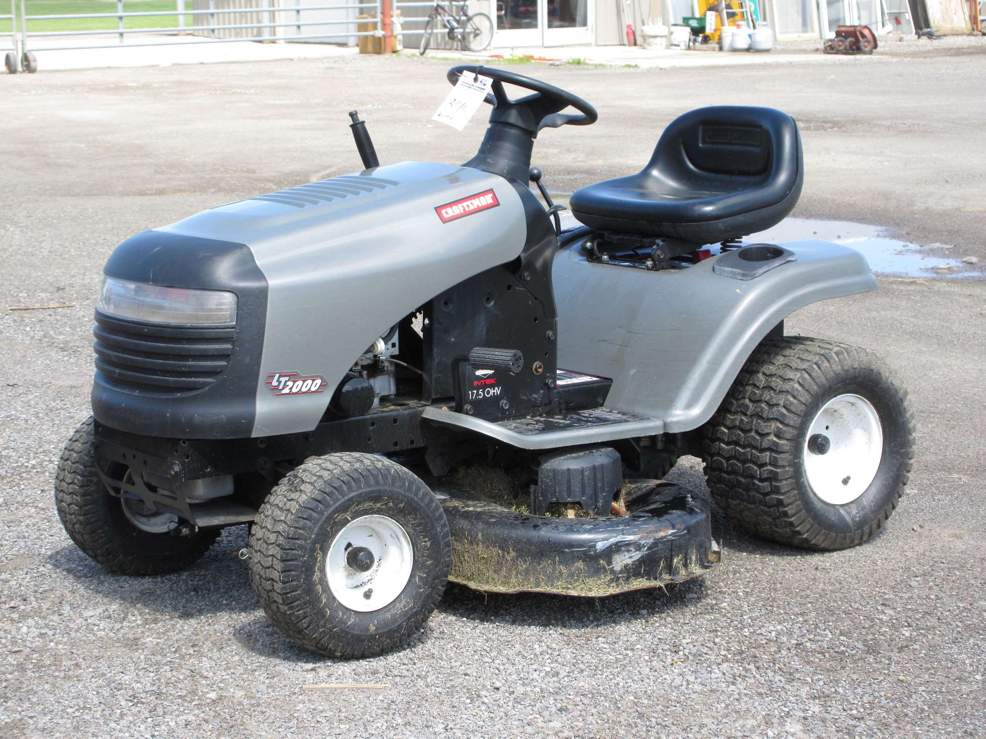 Albrecht Auctions Craftsman LT2000 Lawn Mower with a Briggs 17.5 OHV