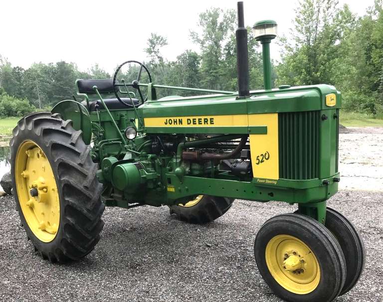 1958 John Deere 520 Narrow Front Tractor with Rolo-Matic, Power Steering, Factory 3-Point Single Hydraulic, Live PTO, 6-Speed, One Reverse, Good Sheet Metal, Older Paint Job, Runs Well