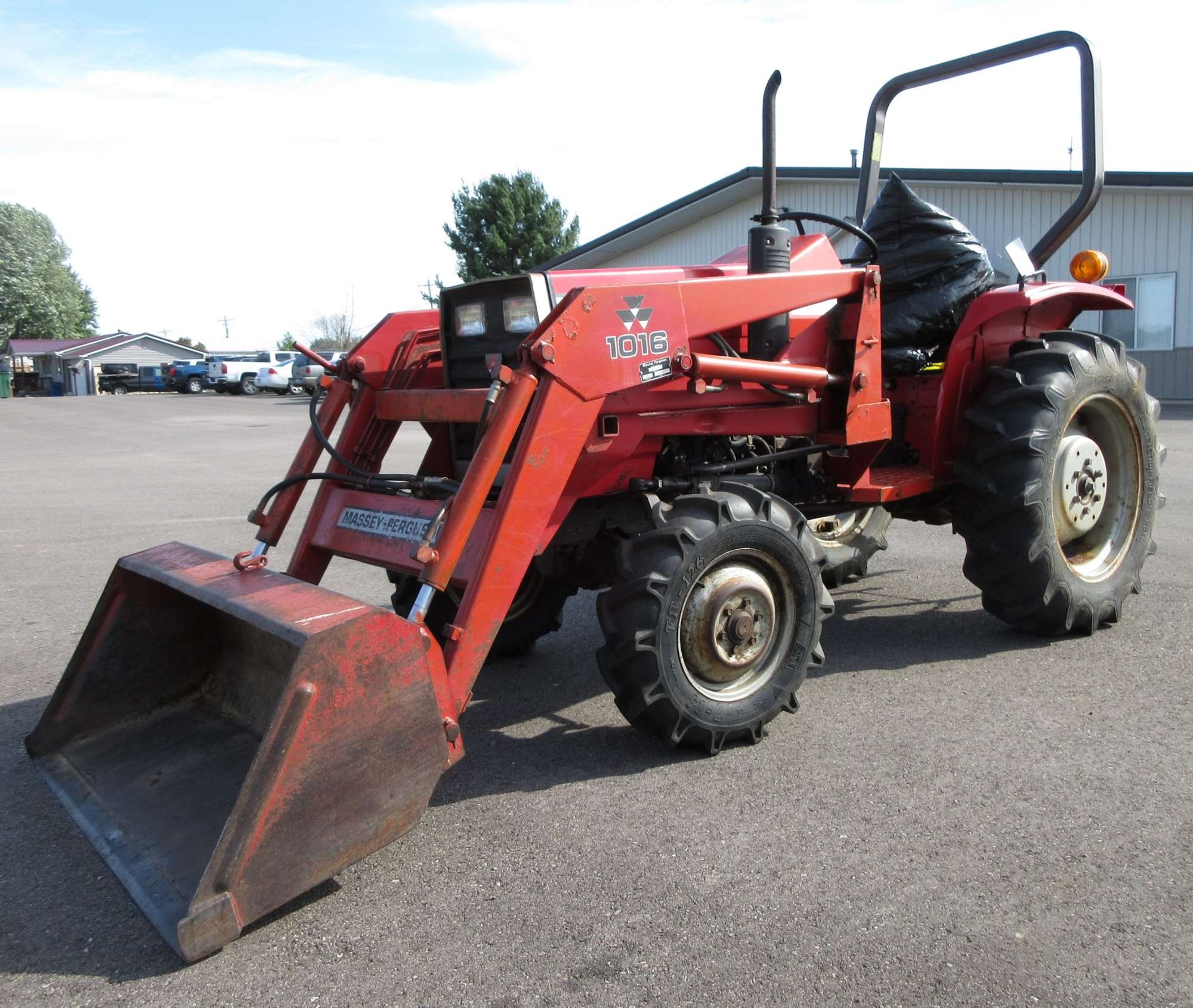Albrecht Auctions Massey Ferguson 1030 Diesel 4wd Tractor With Loader Approx 1990 Model Serial No 540 Rpm Pto 26 Hp Engine Has Three Range Transmission
