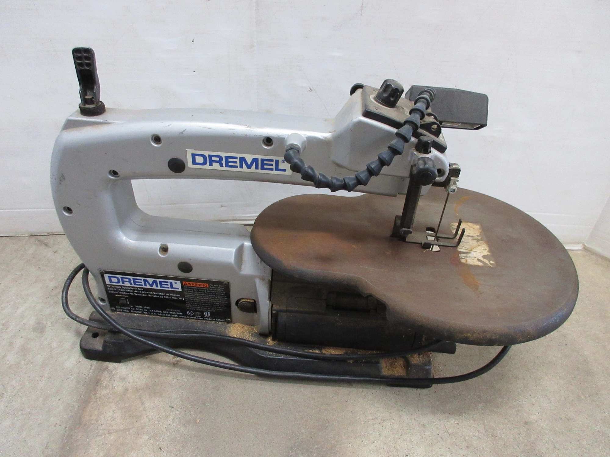 Albrecht Auctions Dremel Benchtop 16" Variable Speed Scroll Saw with