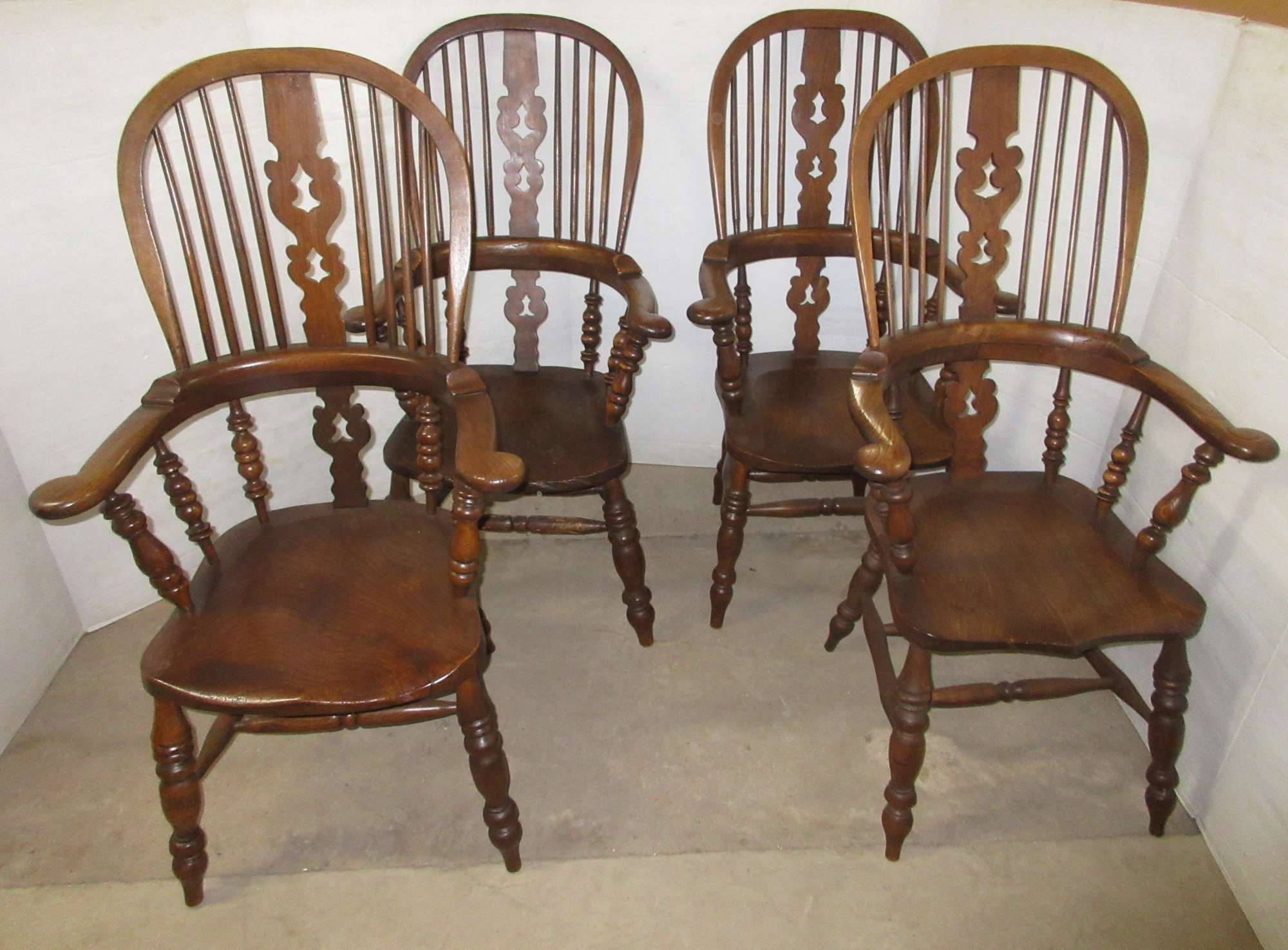 Albrecht Auctions (4) Windsor Back Chairs