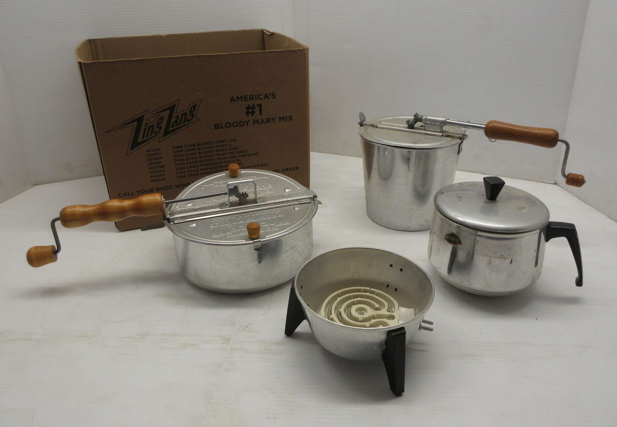 Albrecht Auctions (3) Popcorn Poppers, Include Theater II Popcorn