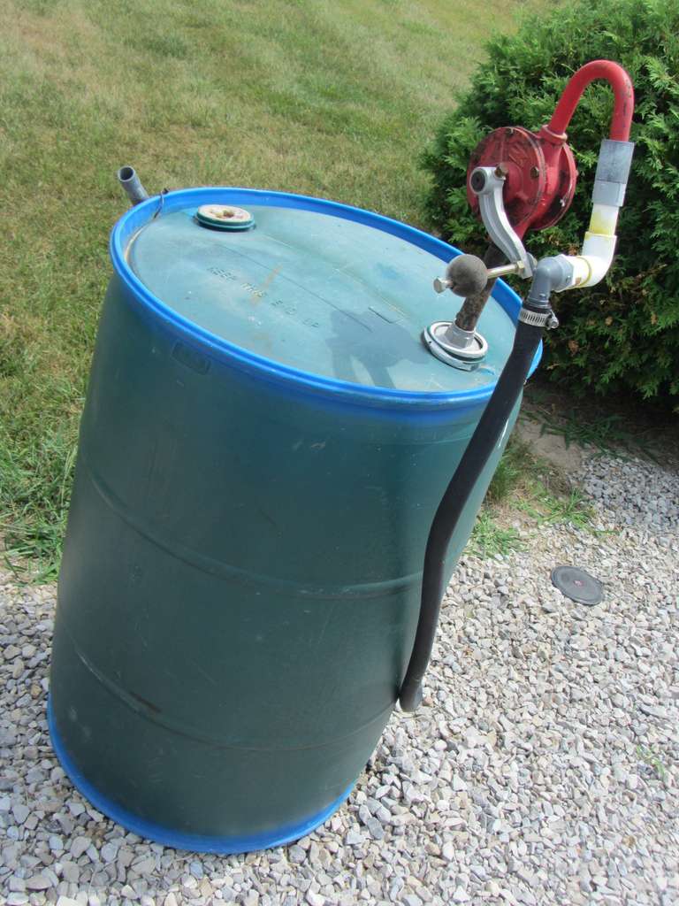 albrecht-auctions-plastic-55-gallon-drum-with-pump-used-for-diesel