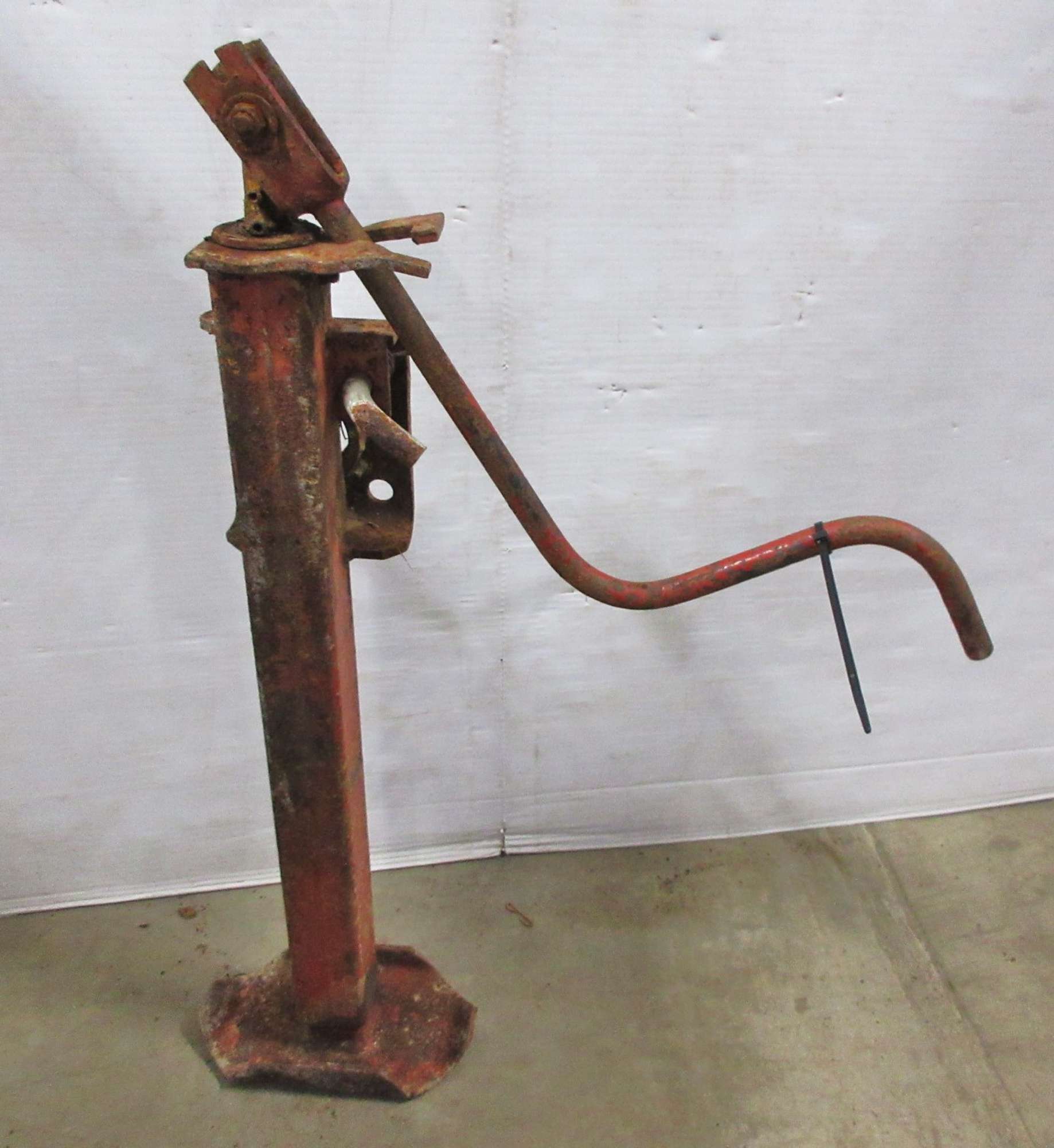 Albrecht Auctions | Trailer Tongue Jack