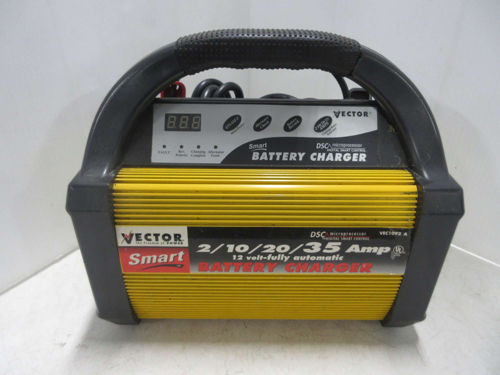 Albrecht Auctions | Vector Smart Battery Charger 12V Fully Automatic 2