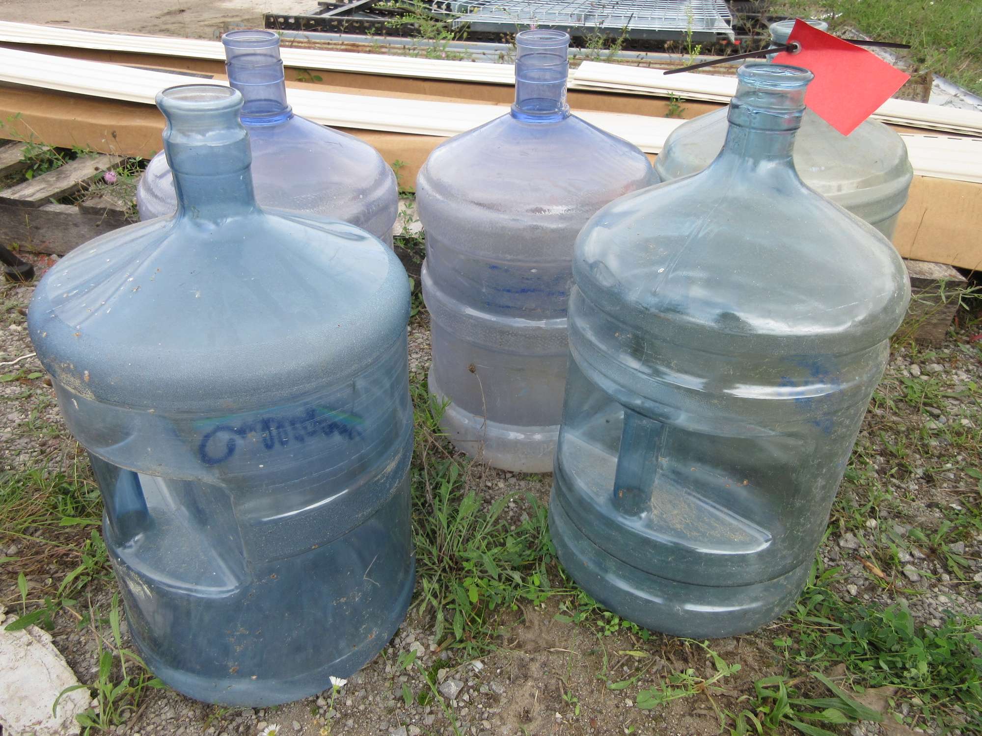 Unbelievable! Microplastics Found In Popular 5 Gallon Jugs - ci7pngj
