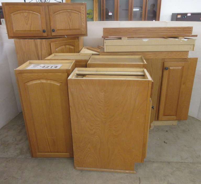 Schrock Select Series Cabinet Display, Callahan Oak, Many Different Sizes and Styles, Uppers and Lowers