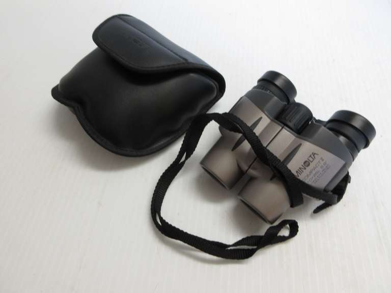 Minolta Compact II 10 x 25 Long Eye Relief Binoculars in Case