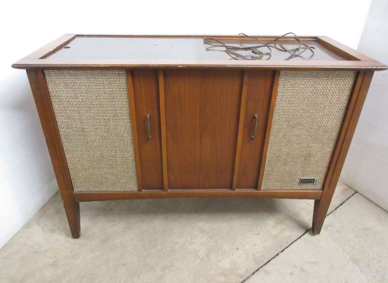 1965 Zenith Stereo Console with AM/FM/Record Player, Model MM2420