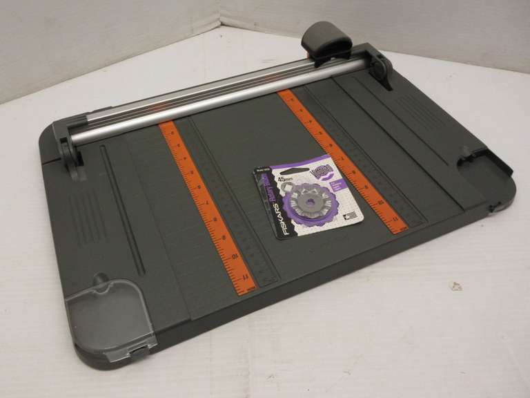 Fiskars Rotary Blade Paper Cutter with an Extra Blade