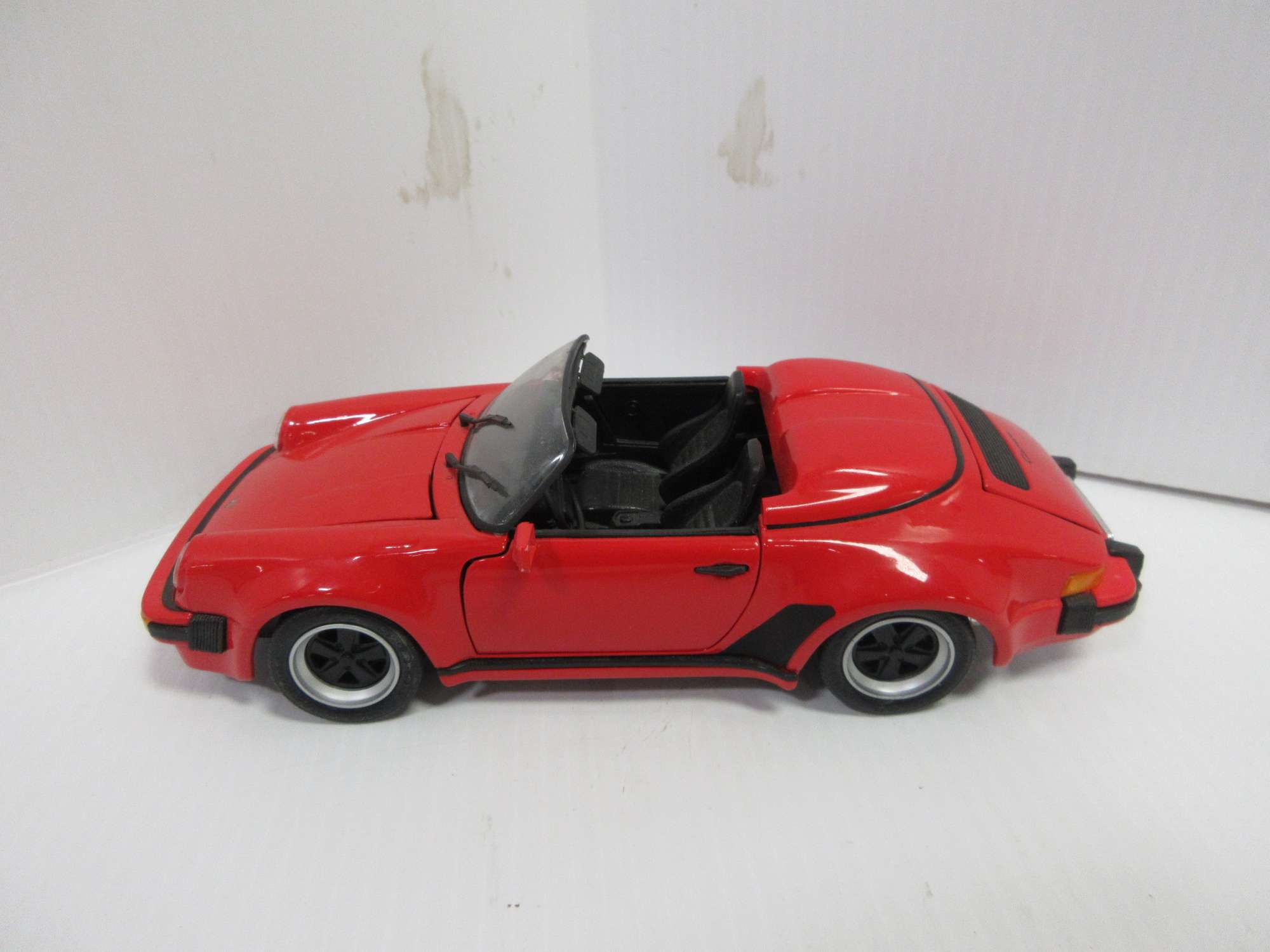 Porsche 911 Speedster (1989) - Miniature 1/18 - Maisto - Collection