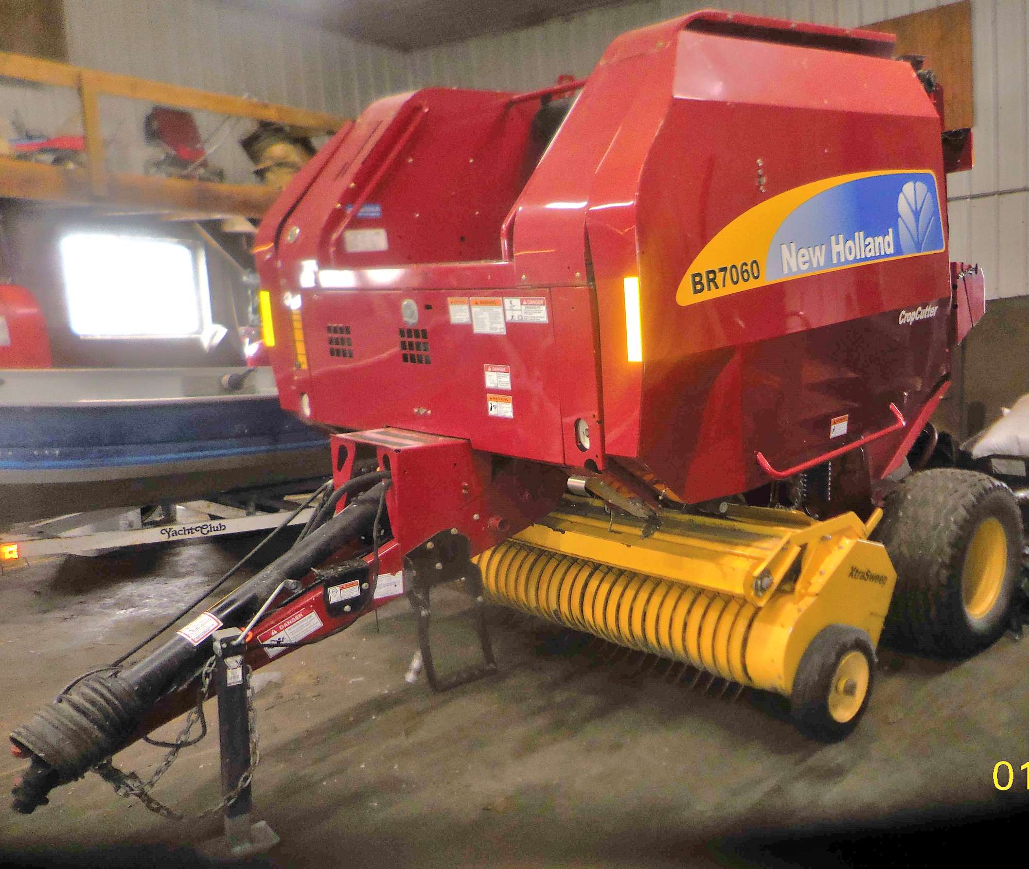 Albrecht Auctions | 2014 New Holland 7060 Roto Cut Round Baler, Bale