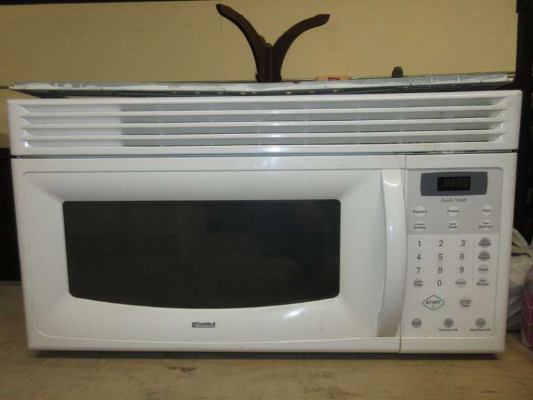 Kenmore Under-Cabinet Mounted Microwave with Bracket