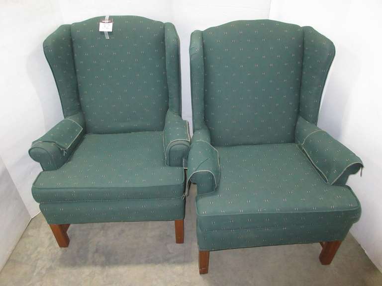 (2) Matching Green Living Room Sitting Chairs